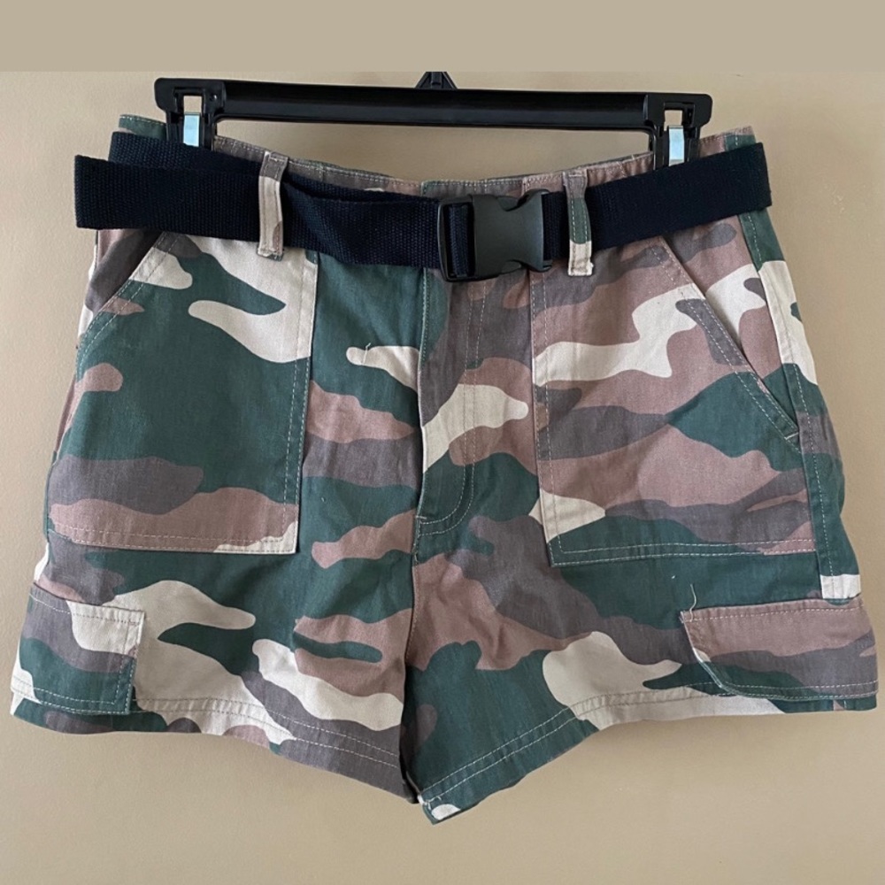 Camo print cargo shorts - F21